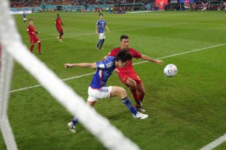 Ao Tanaka mencetak gol ke gawang Spanyol pada pertandingan Jepang vs Spanyol, Piala Dunia Qatar 2022 (Foto: Getty Images/Ryan Pierse)