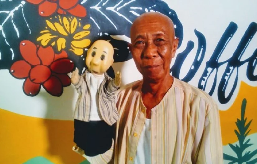 Potret Abdul Hamid bersama tokoh Pak Ogah
