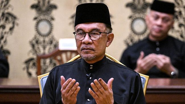 Potret Anwar Ibrahim saat dilantik menjadi PM Malaysia