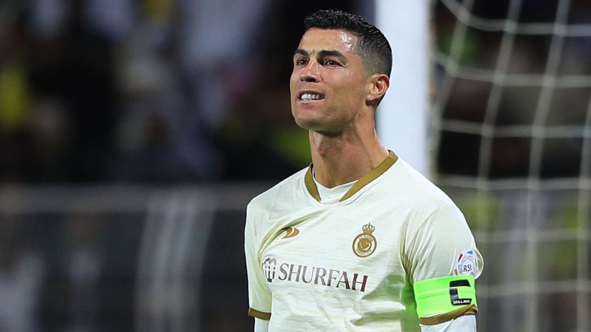 Potret Cristiano Ronaldo memakai seragam Al Nassr