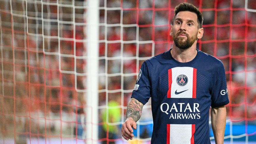 Potret Lionel Messi mengenakan seragam PSG (Foto: Getty Images)