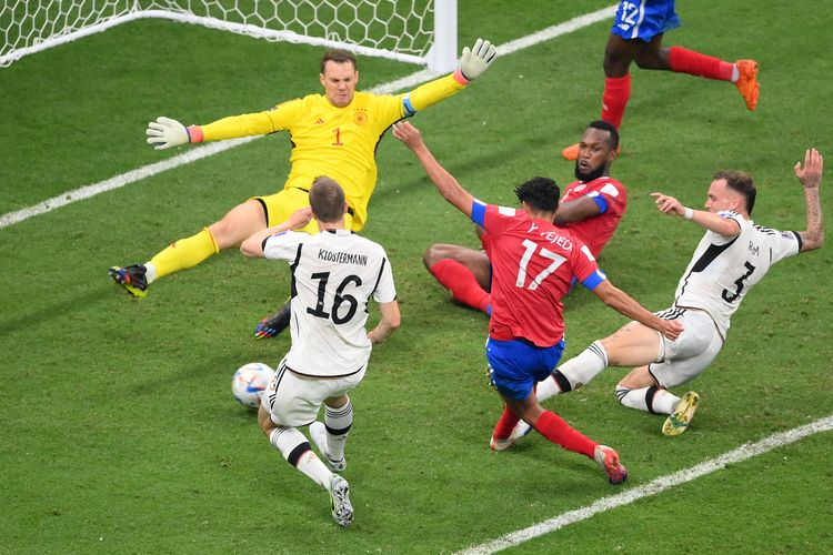 Potret Pertandingan Kosta Rika vs Jerman (Foto: AFP/FRANCK FIFE)